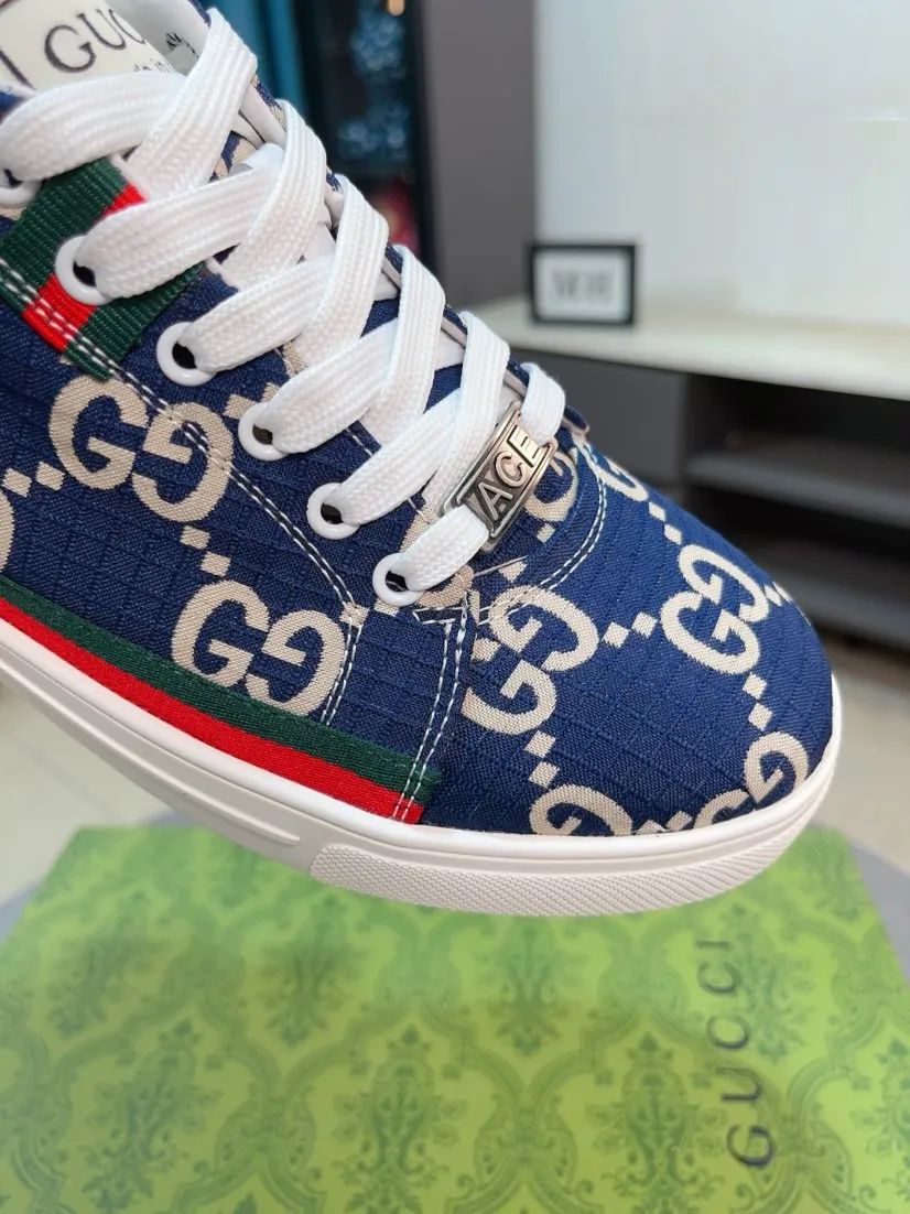Men's shoes 💰400🌸🌸[GUCCI] Gucci's new spring and summer slip-on loafers with cartoon characters, Fendi F's low-top trendy men's shoes, 😈The upper is made of Italian 🇮🇹 imported sheep suede with Lafayette embroidered leather, full pigskin lining, original rubber non-slip outsole! The style is high-profile and elegant, and the upper is versatile and fashionable. 🇱🇾🇱🇾A large number of ready-made and reposted pictures will be sold! 38-44,